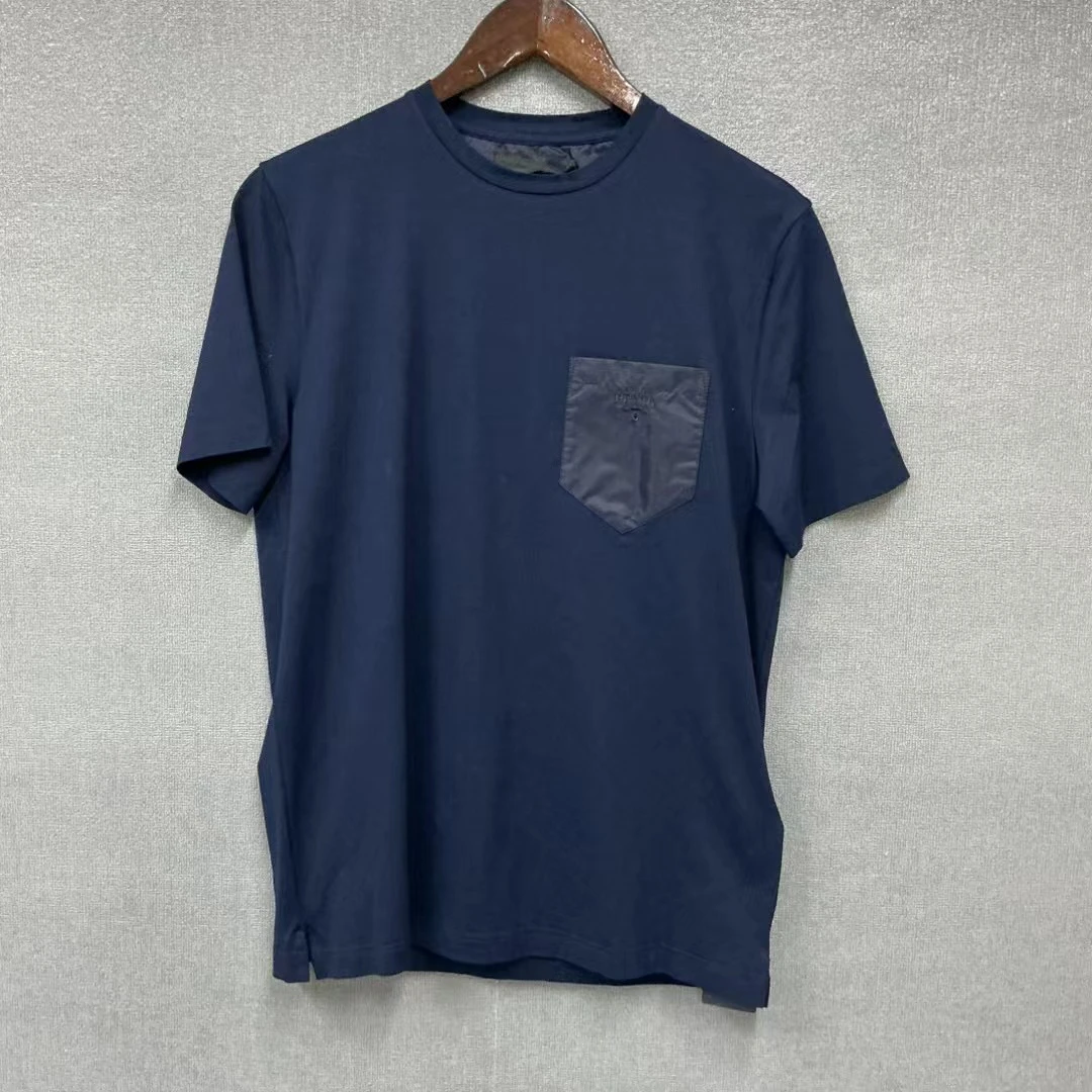 全新未使用 Prada/普拉达 纯色胸前口袋Logo圆领短袖T恤 带吊s码