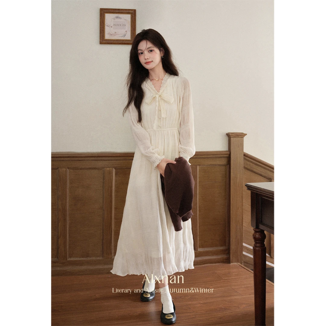 鹿向南「在逃公主」法式杏色蝴蝶结连衣裙女秋收腰A字长裙L569108