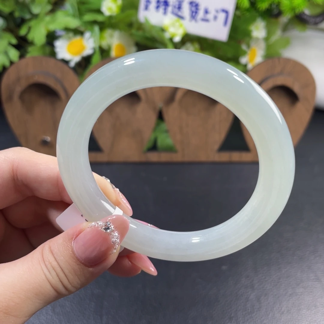 翡翠手镯未镶嵌翡翠手镯