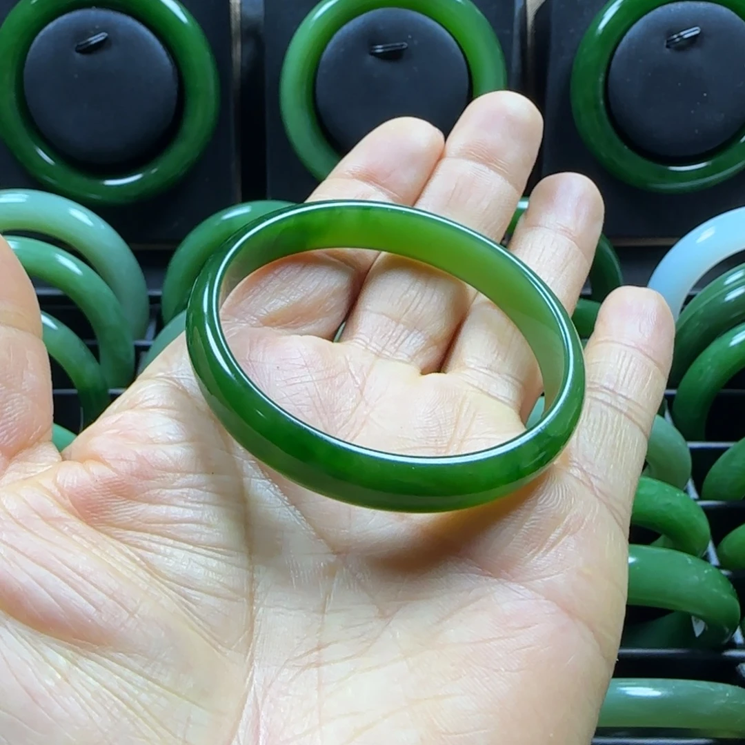 和田玉未镶嵌手镯