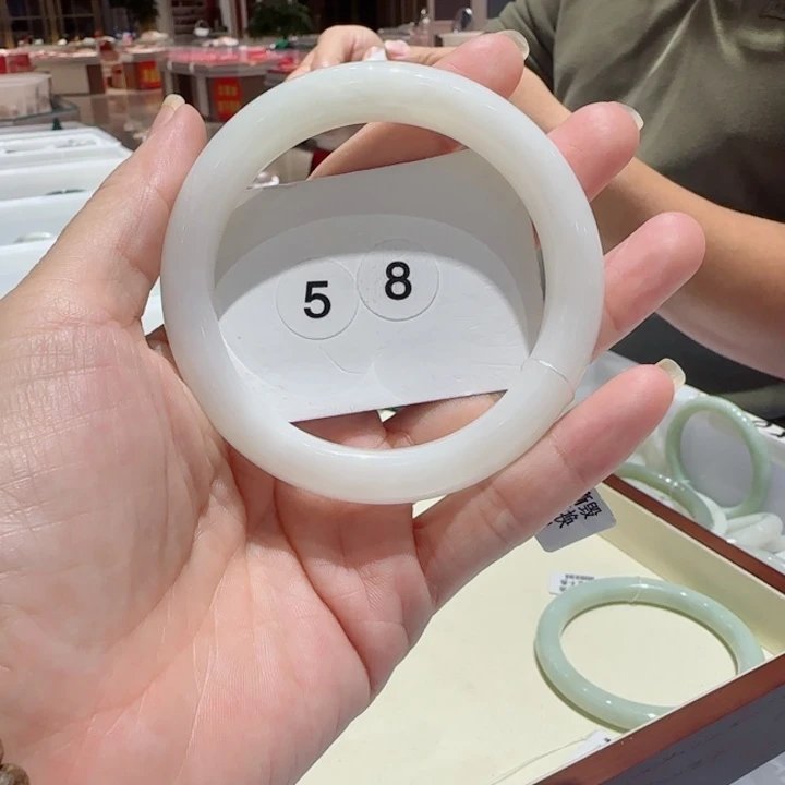 行***云和田玉未镶嵌手镯235