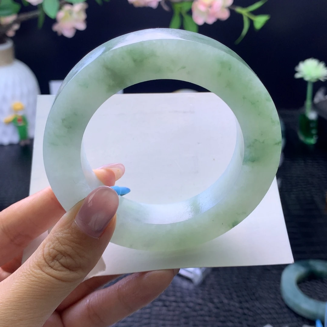 定制翡翠未镶嵌手镯