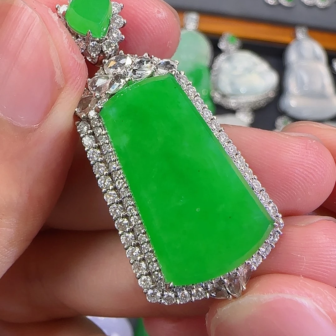 翡翠18K金镶嵌颈饰❤****❤天然翡翠