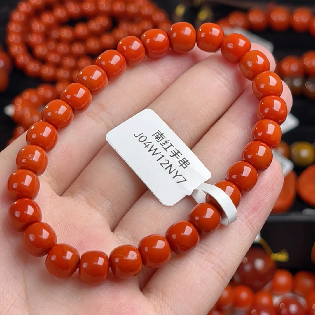 未镶嵌一件南红玛瑙