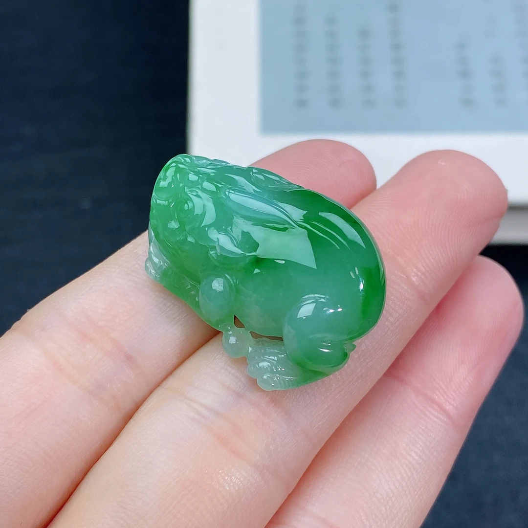 缅甸天然A货翡翠冰润阳绿辣绿色如意貔貅吊坠