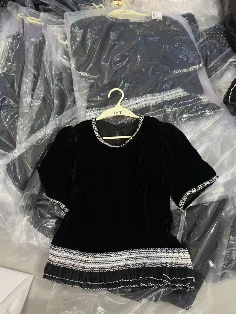 【三顺服饰】｛层层荷叶丝绒｝丝绒上衣