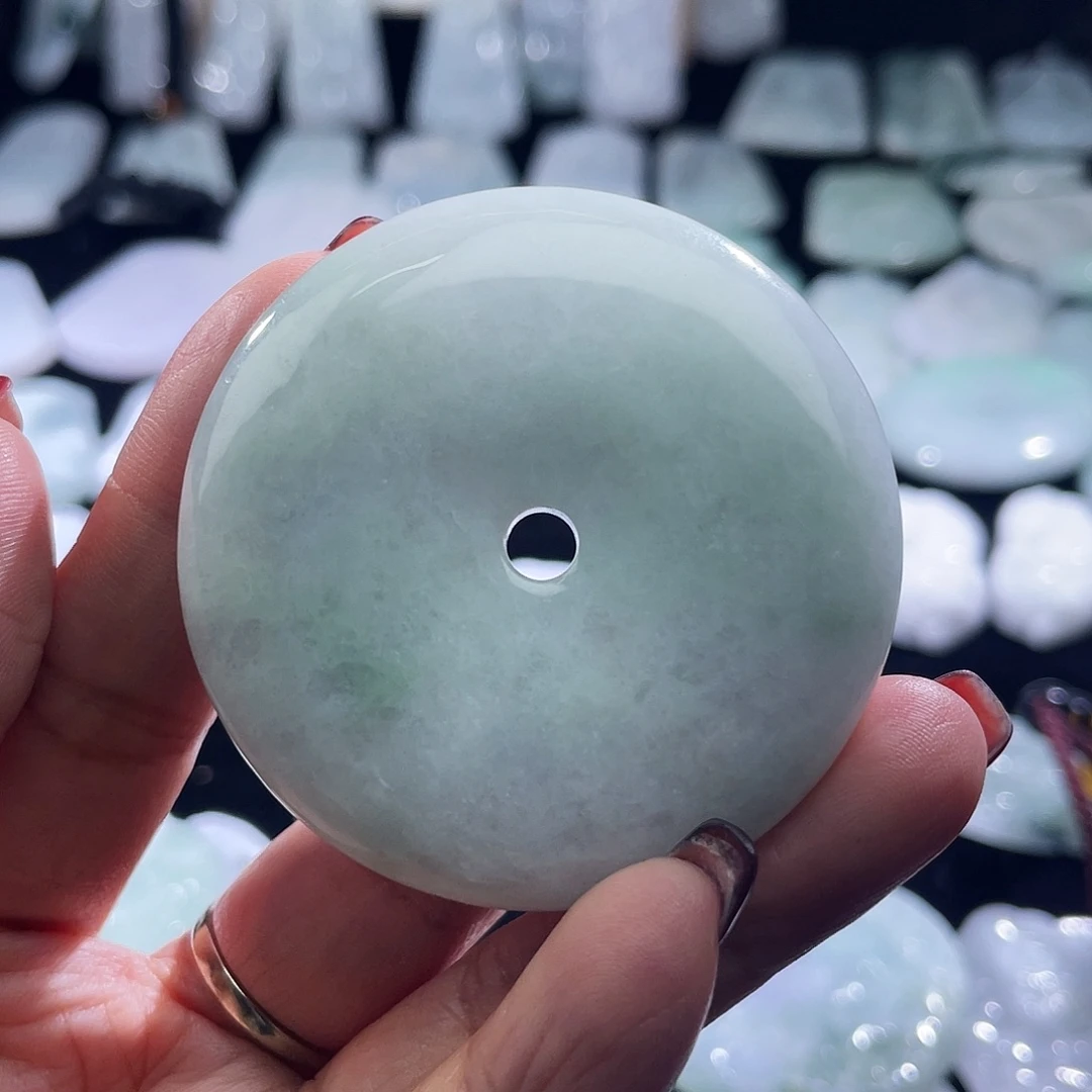 翡翠未镶嵌颈饰平安扣