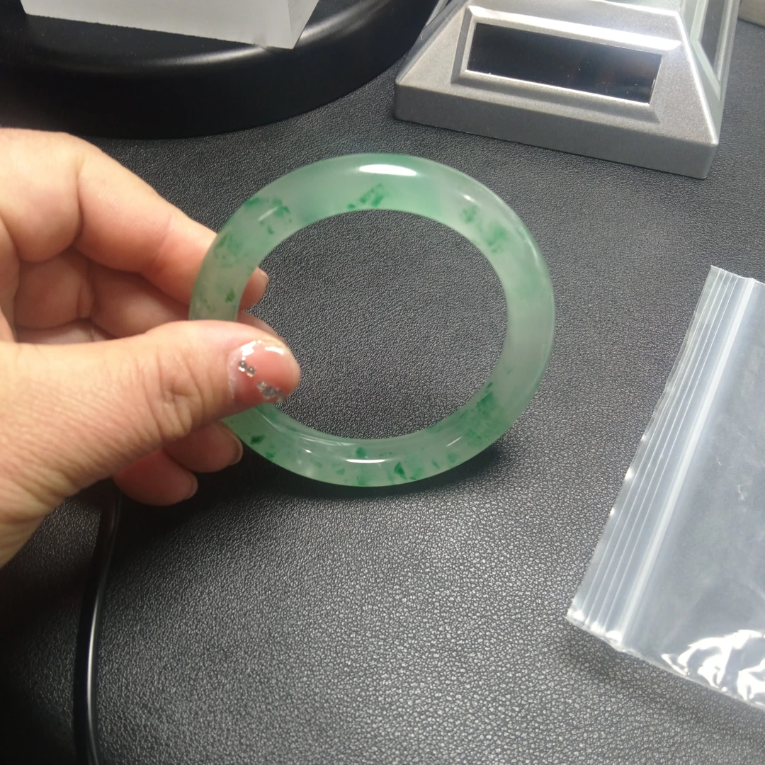 纯天然独龙玉精美手镯