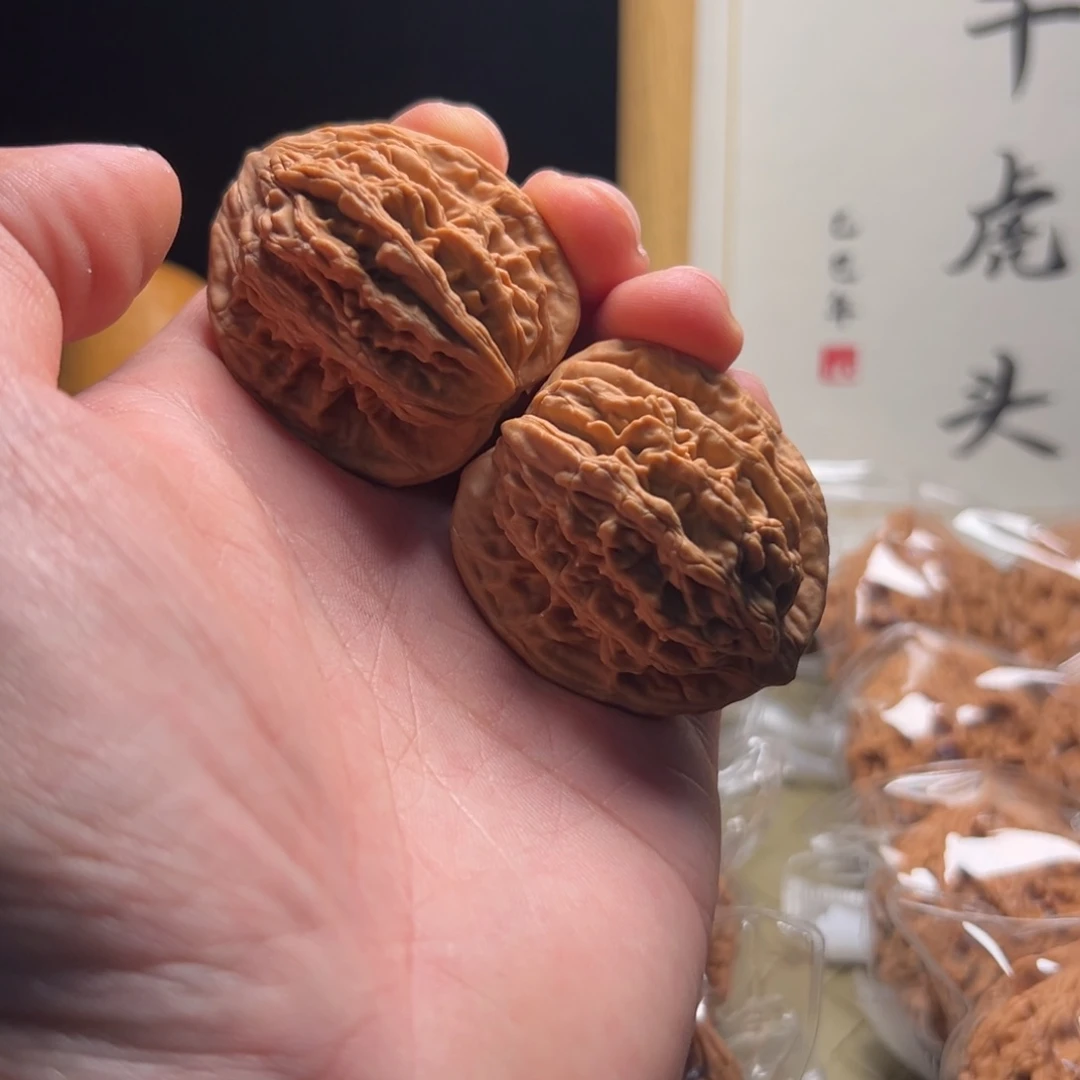 ****丶文玩核桃吊坠虎头