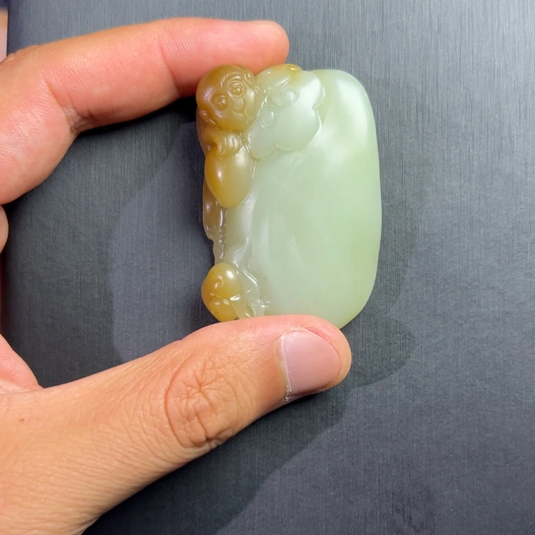 火***牙和田玉（青白玉）未镶嵌颈饰