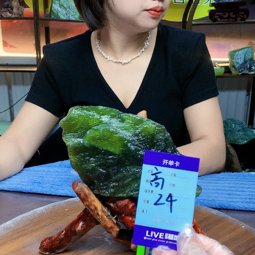【闪购商品】蛇纹石玉未镶嵌原石济****长