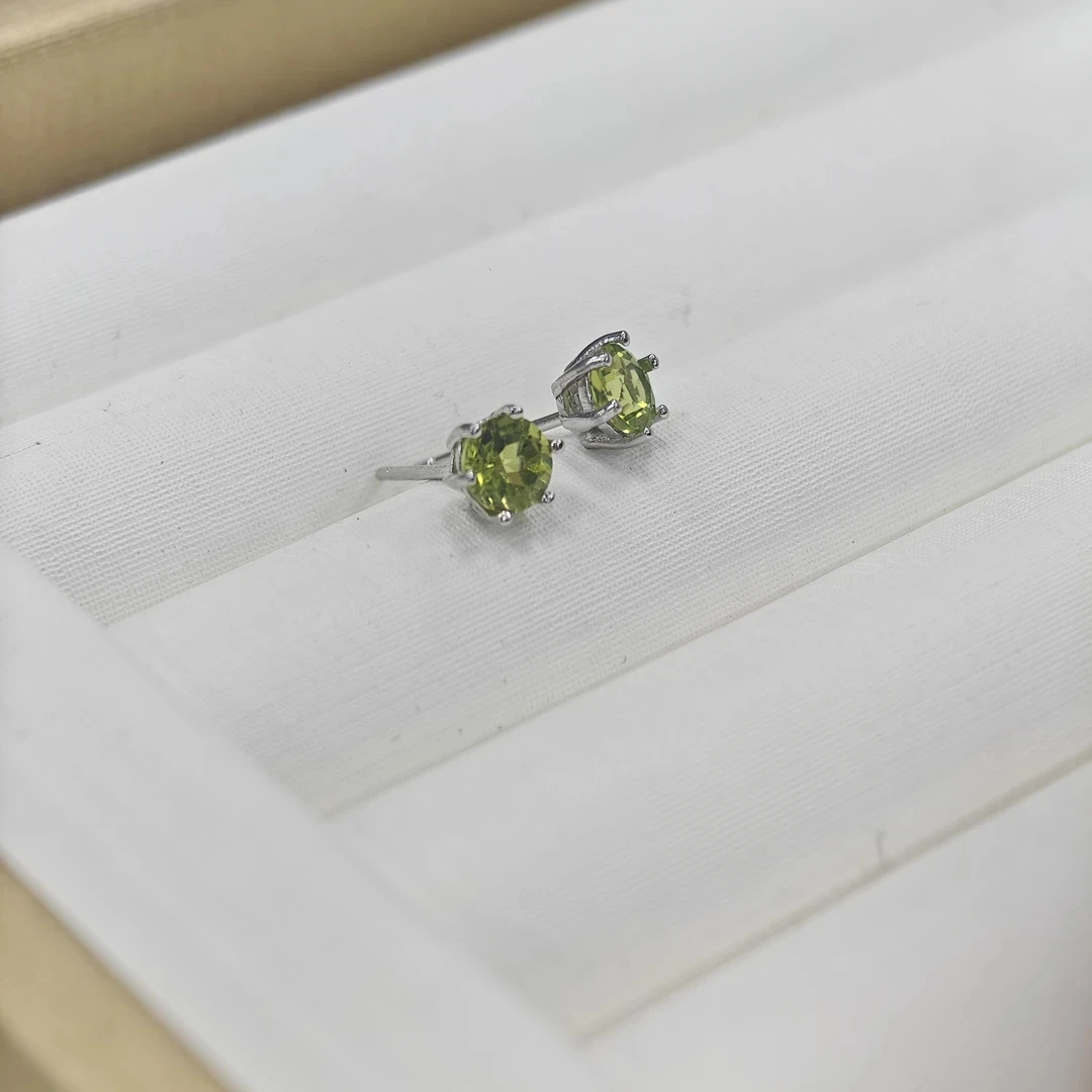 【书记甄选】天然橄榄石耳钉 AX4737