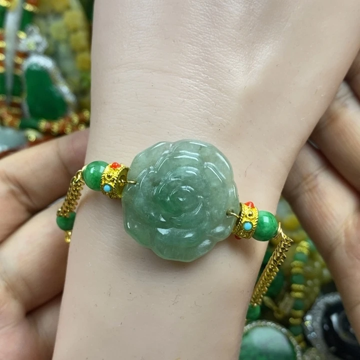 翡翠未镶嵌吊坠(赠链)