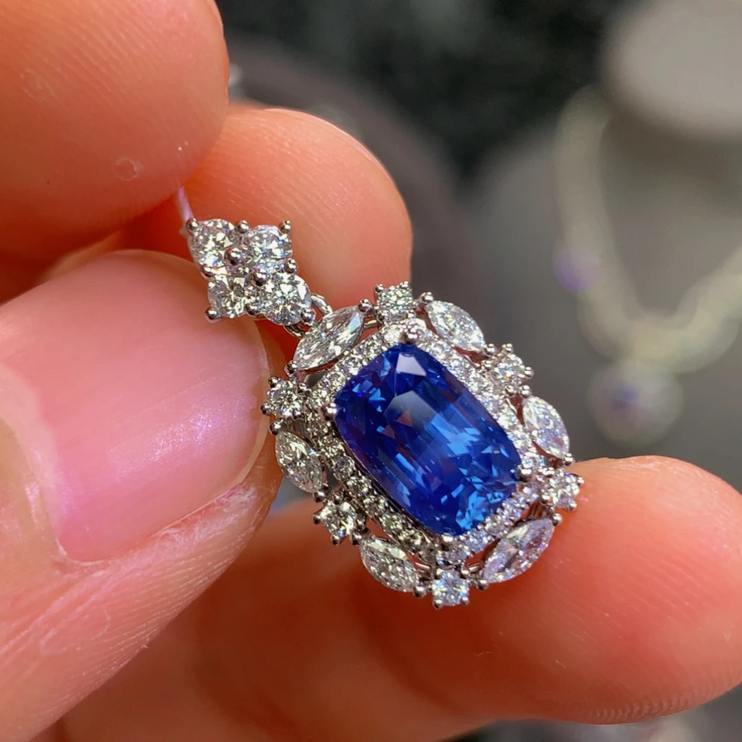 颈饰蓝宝石18K金镶嵌