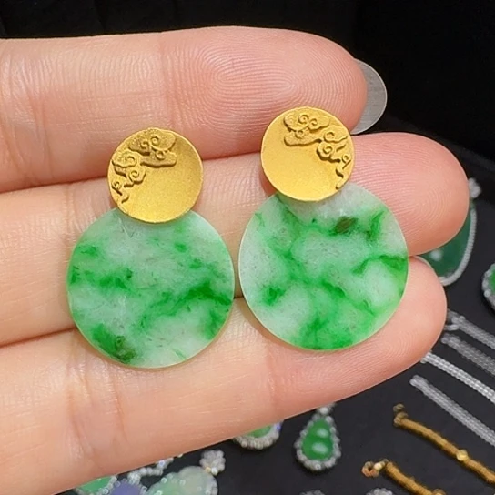 18K金镶嵌翡翠耳饰