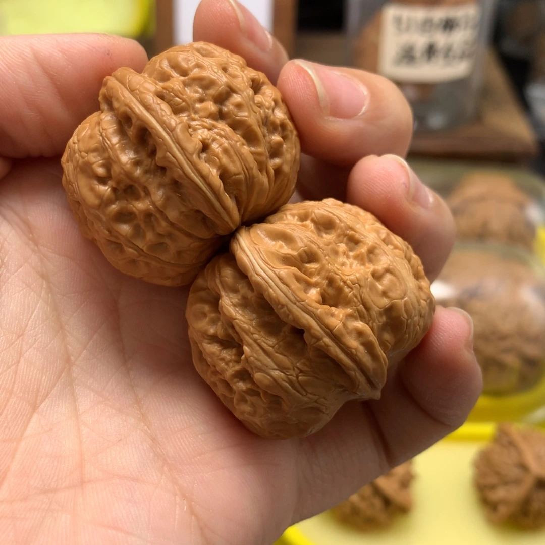 文玩核桃把件35元宝