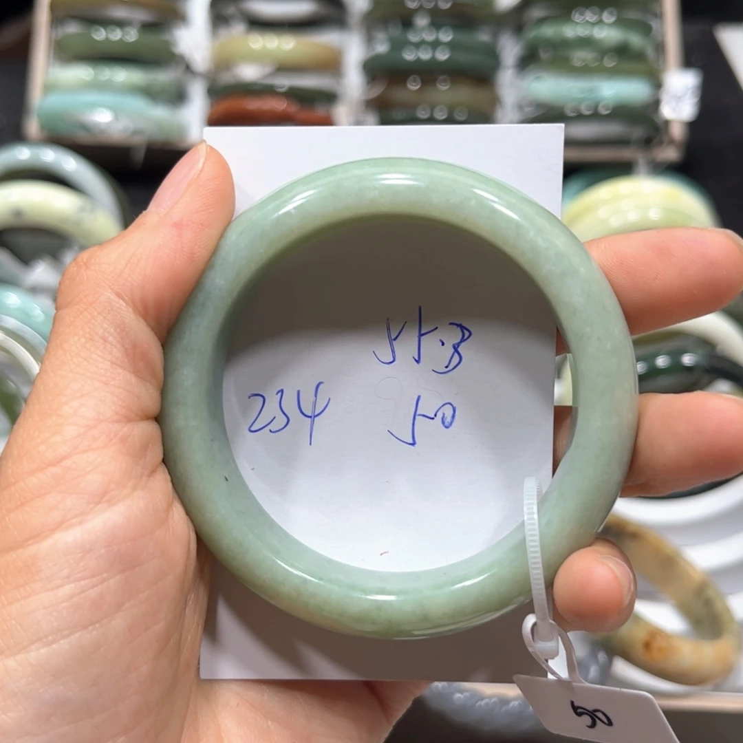 蛇纹石玉未镶嵌手镯纪*