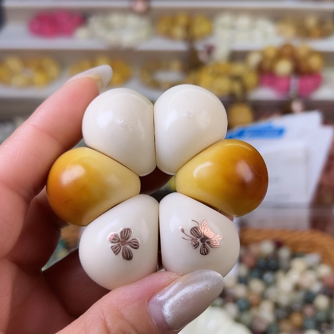 菩提根/象牙果吊坠瑕疵双色蒜瓣一个表面有坏