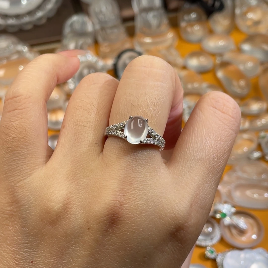 石英质玉未镶嵌颈饰