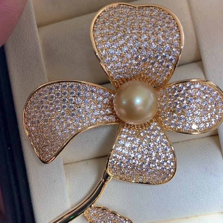 未镶嵌胸饰海水珍珠