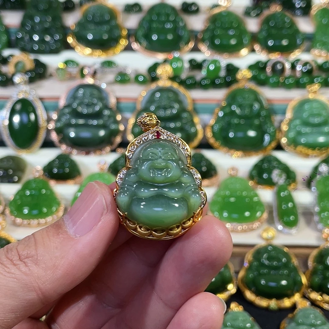 颈饰18K金镶嵌和田玉（碧玉）26mm
