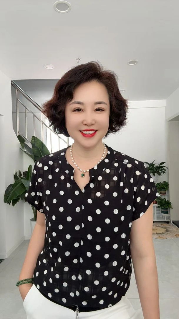 25109宽松遮肉减龄款小衫，衣长57cm左右