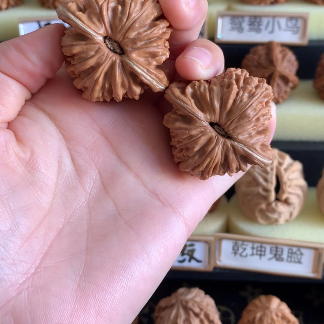 李***哥文玩核桃吊坠文玩核桃四座楼