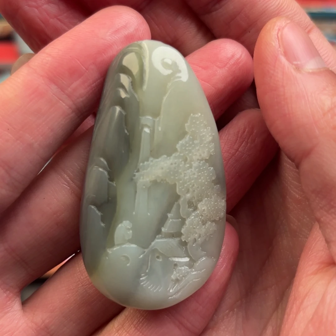 和田玉颈饰未镶嵌爱**。