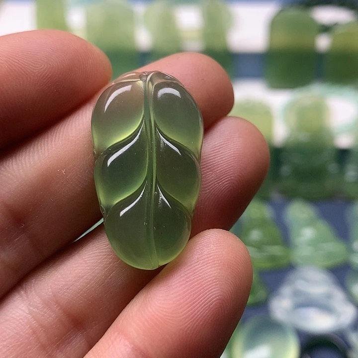 未镶嵌蛇纹石玉挂坠