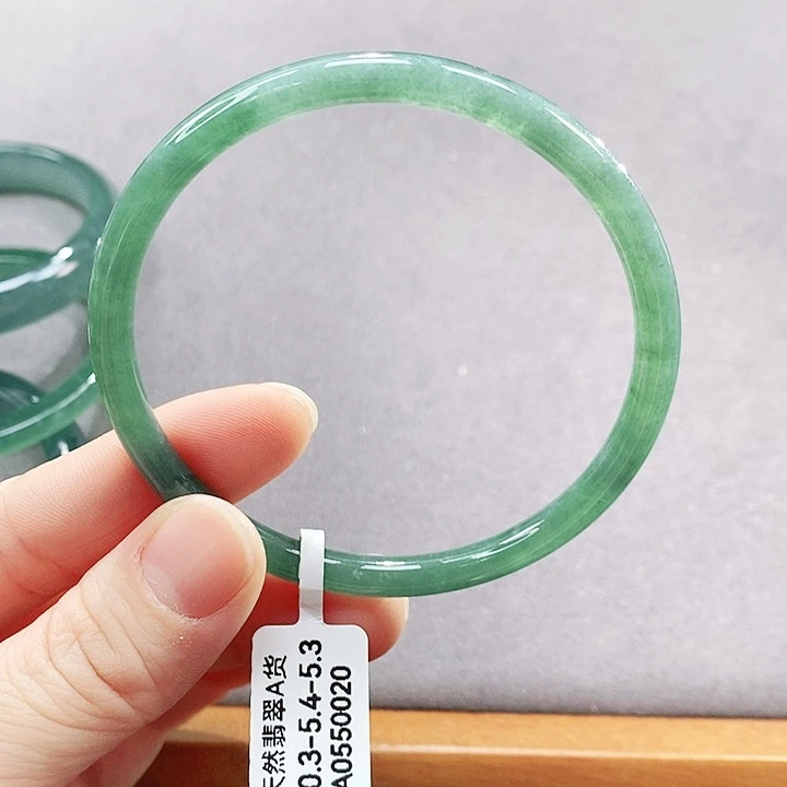 翡翠未镶嵌手镯（圆镯）