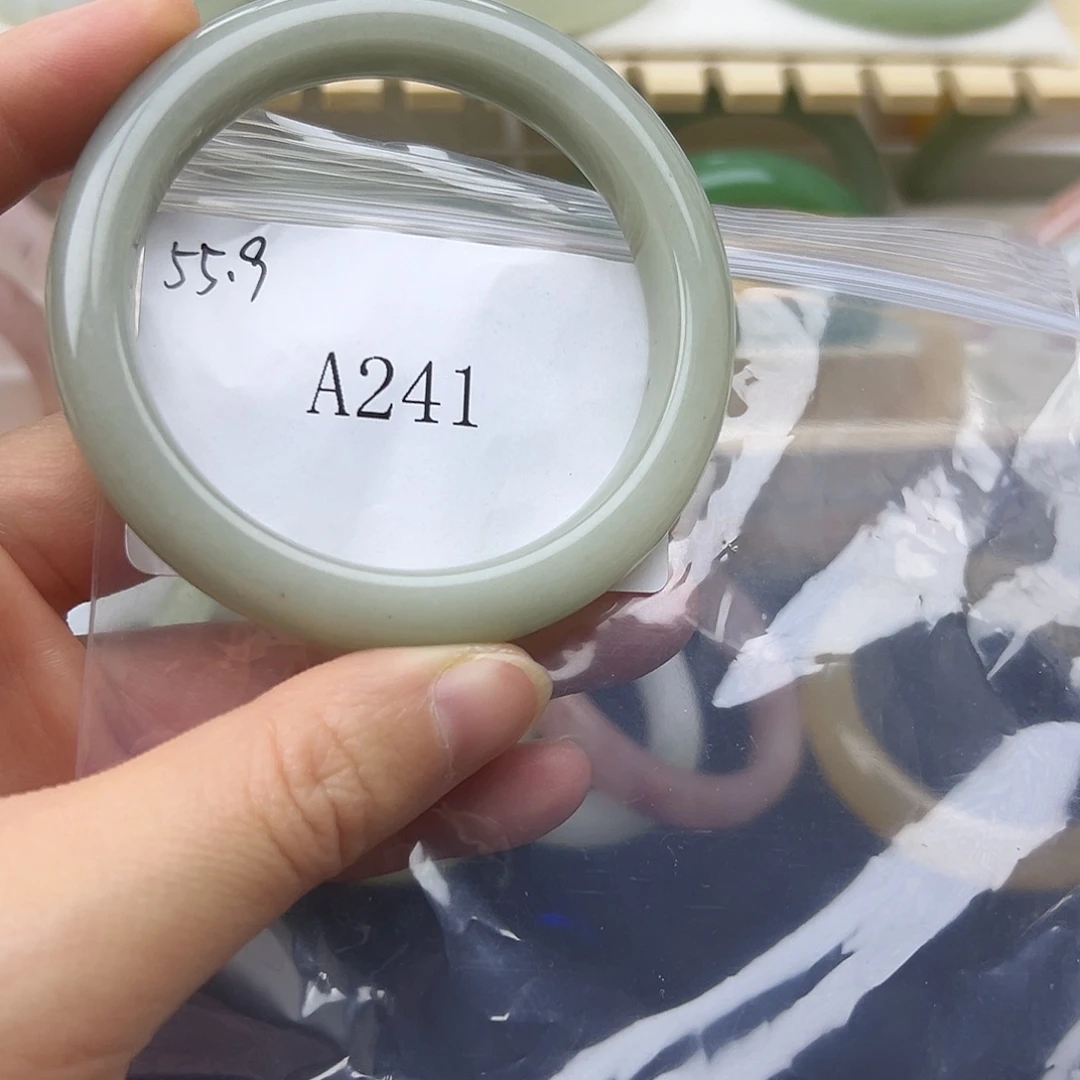 石英质玉未镶嵌手镯