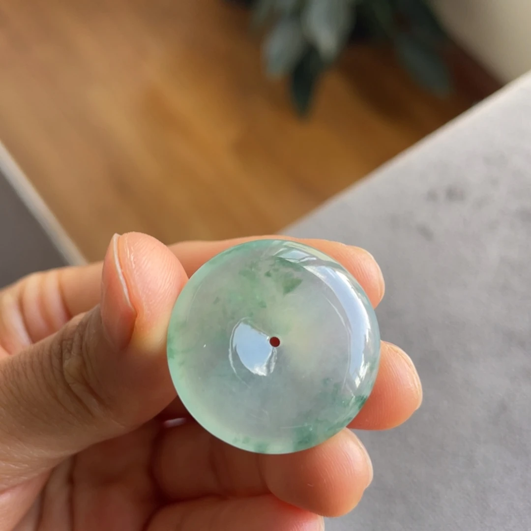 翡翠未镶嵌颈饰飘花