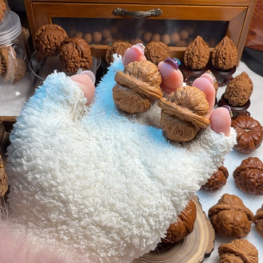 文玩核桃吊坠元宝