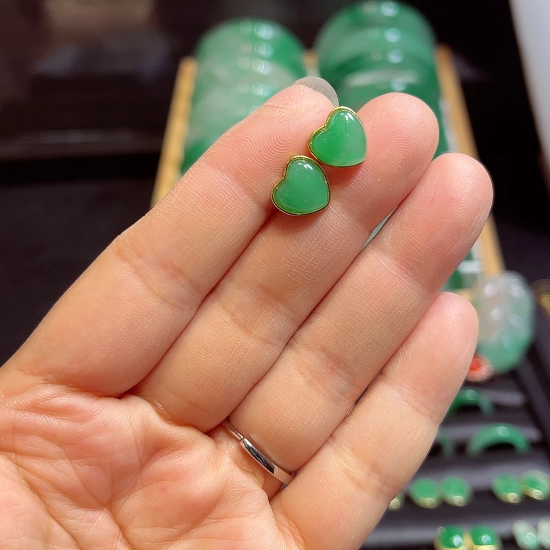 石英质玉未镶嵌耳钉