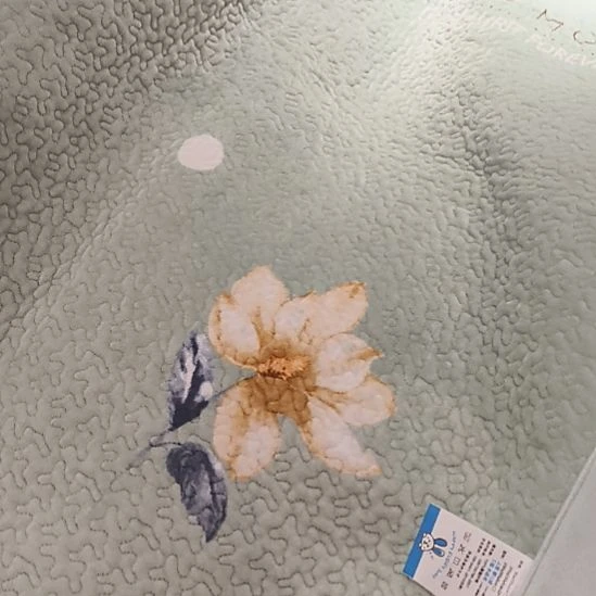 婴儿绒浅绿底色大花床盖