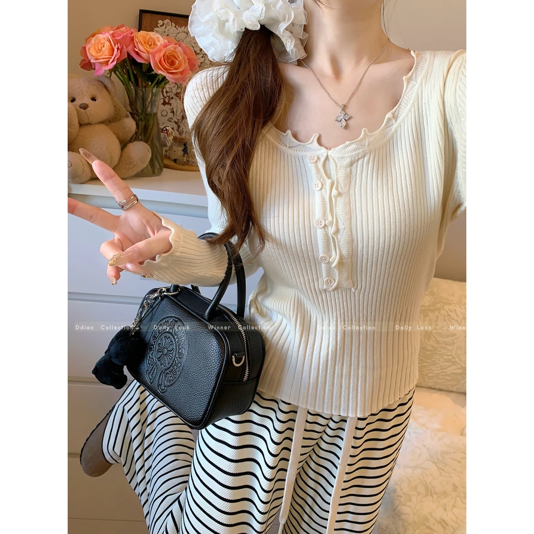 十二针设计感纽扣花边圆领针织打底衫女秋冬短款显瘦别致内搭上衣