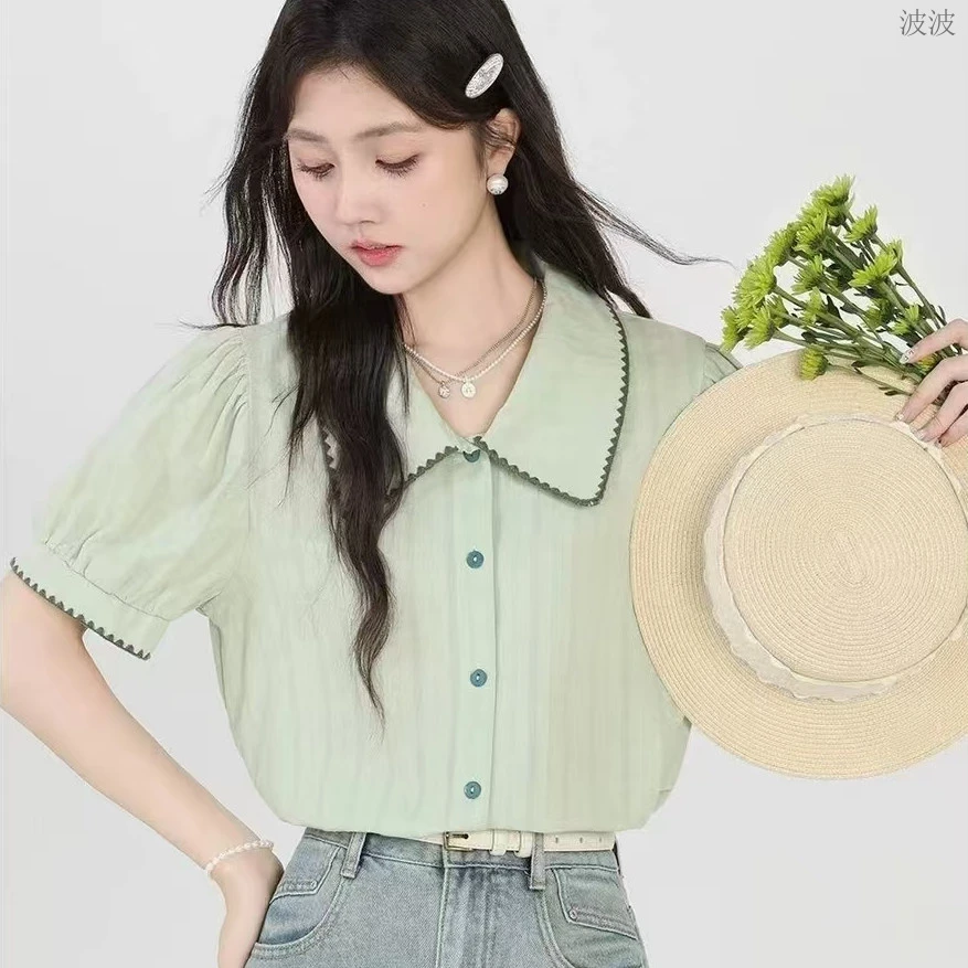 短款减龄法式夏新款绿色娃娃领短袖衬衫女宽松气质正肩上衣