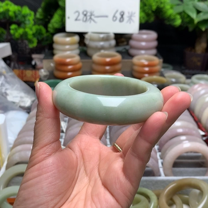 石英质玉（佘太翠）未镶嵌手镯55.8