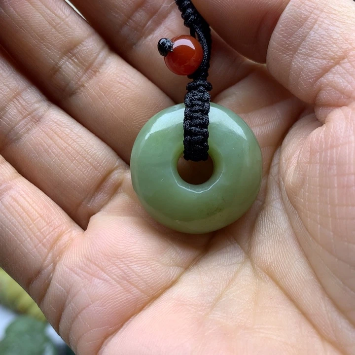 【闪购商品】透闪石质玉吊坠未镶嵌