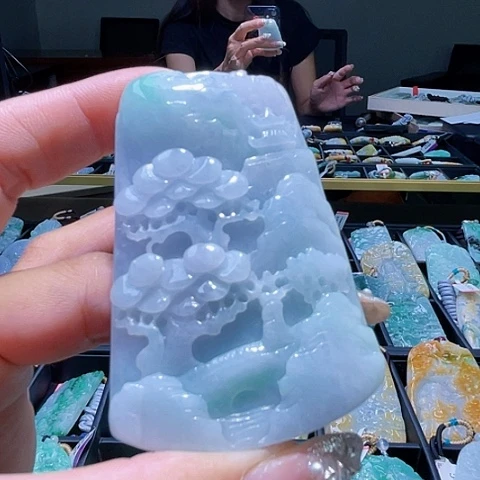 颈饰未镶嵌翡翠一个