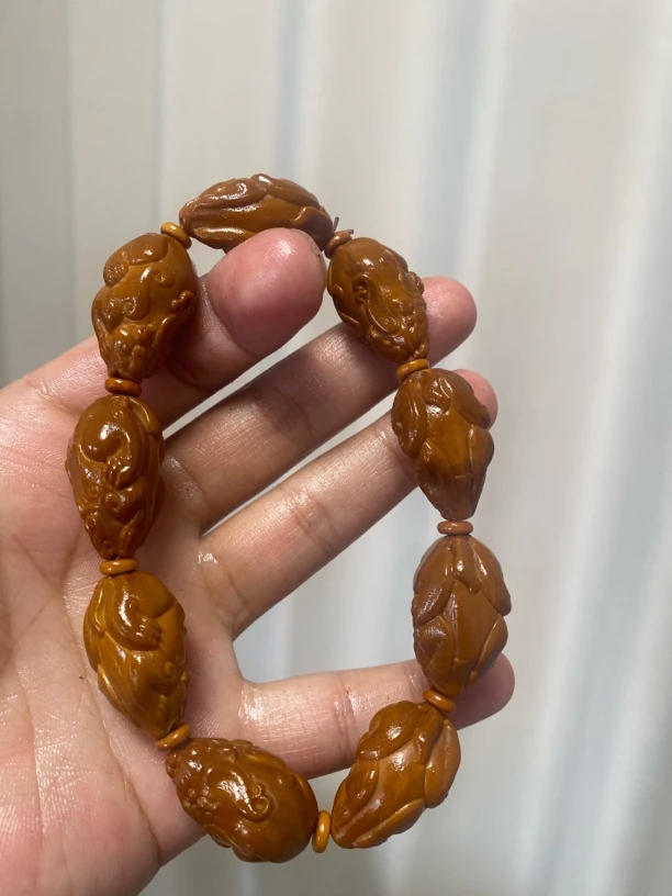 橄榄核雕 吞金兽