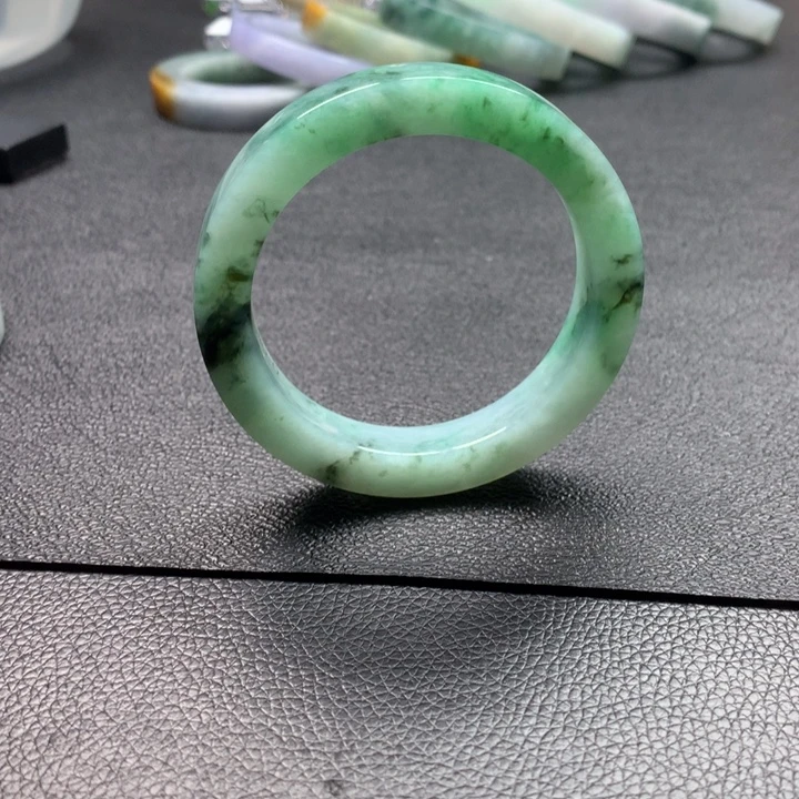 定制翡翠未镶嵌镯子