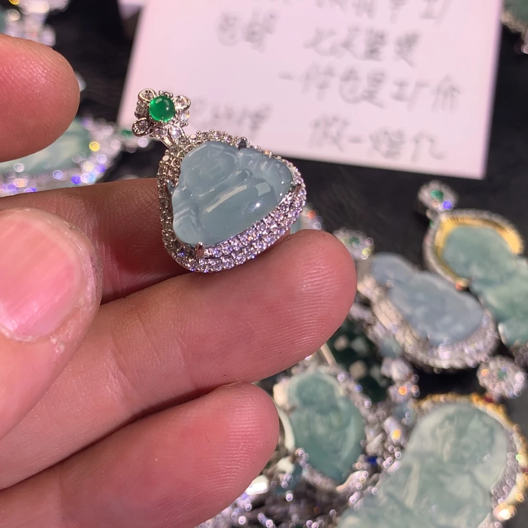 翡翠颈饰未镶嵌佛公