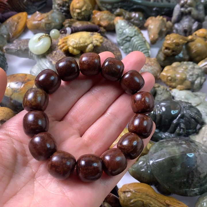 未镶嵌岫岩河磨玉（透闪石质玉）挂件