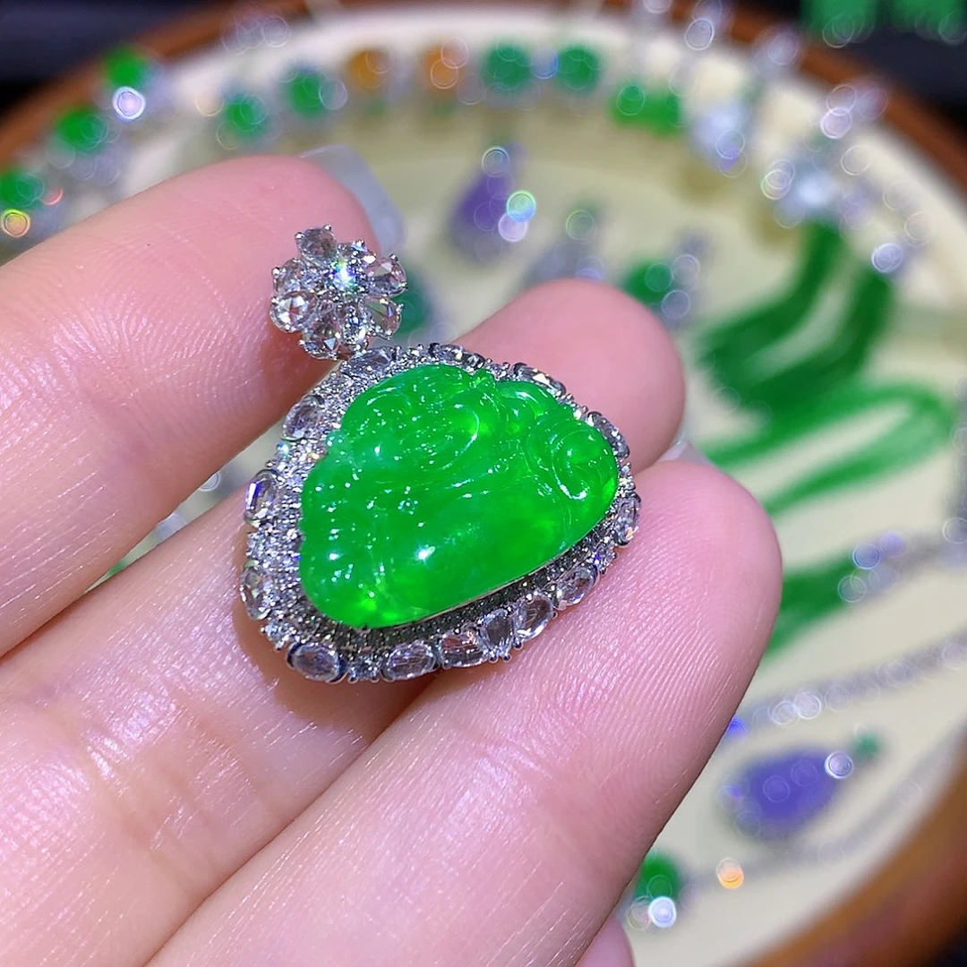 翡翠18K金镶嵌颈饰高冰满绿佛公