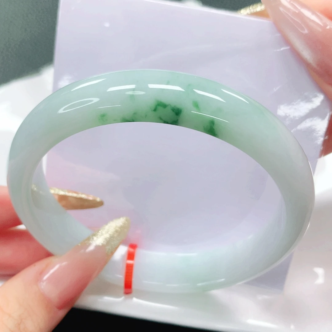 翡翠手镯未镶嵌63圈