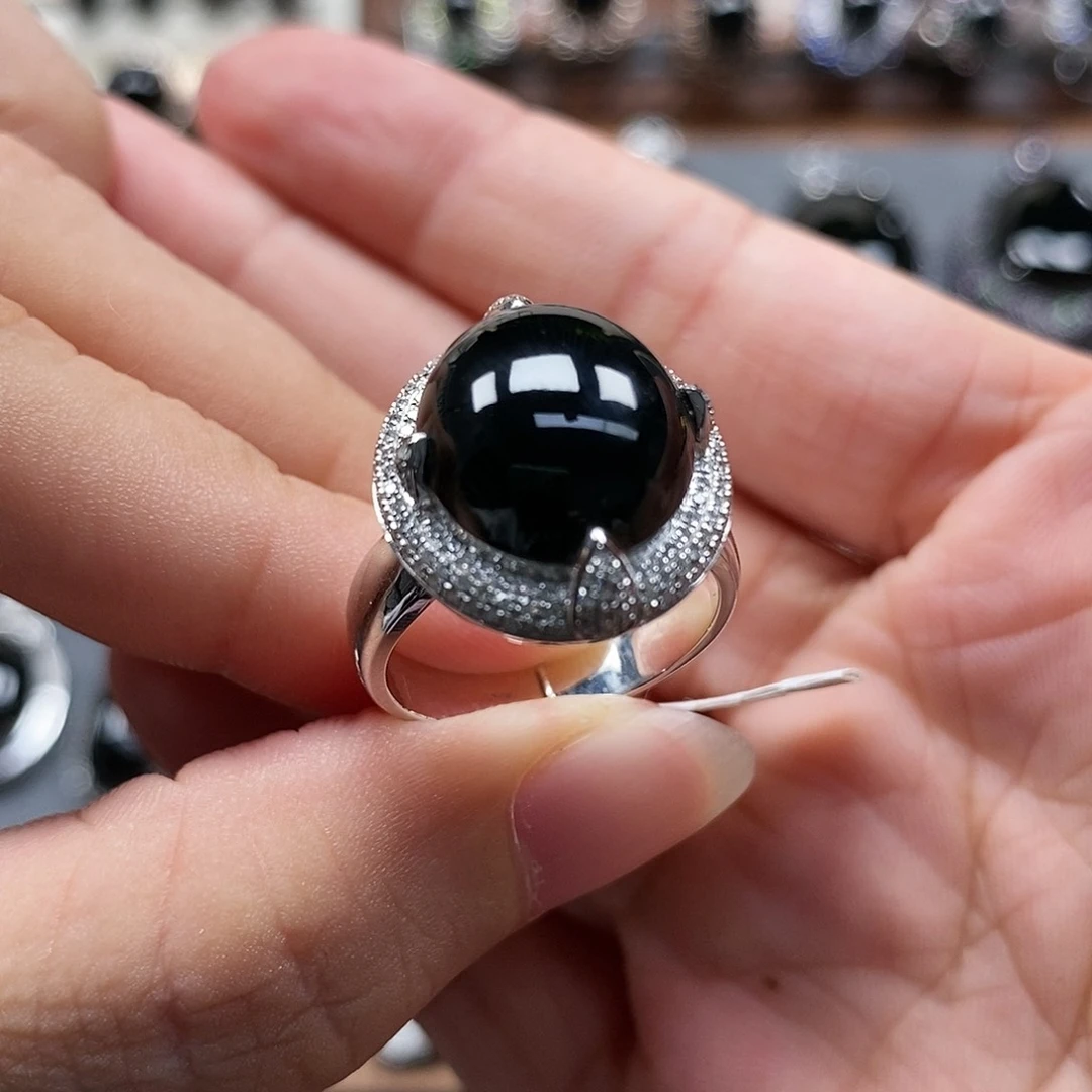 18K金镶嵌戒指翡翠墨翠