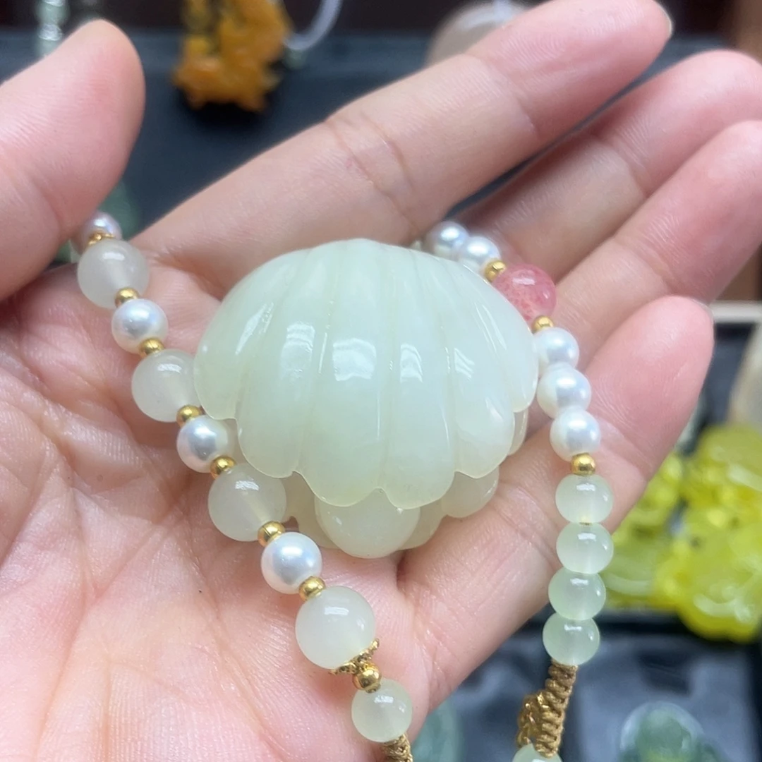 蛇纹石玉未镶嵌颈饰