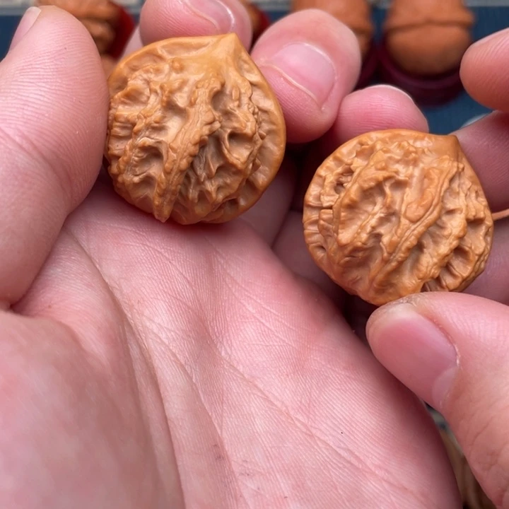 文玩核桃把件帝王龙脊