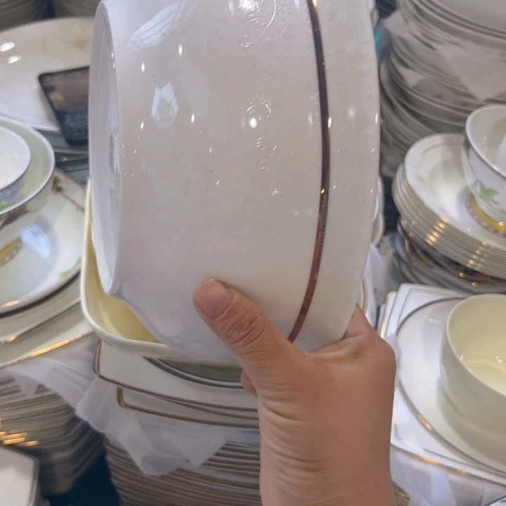 瓷片浮雕九寸汤碗两个微瑕